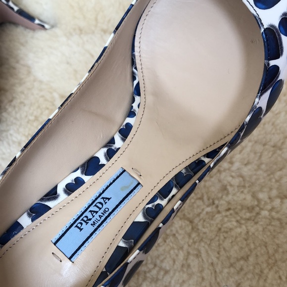 Prada blue heart print leather heels - Picture 6 of 9
